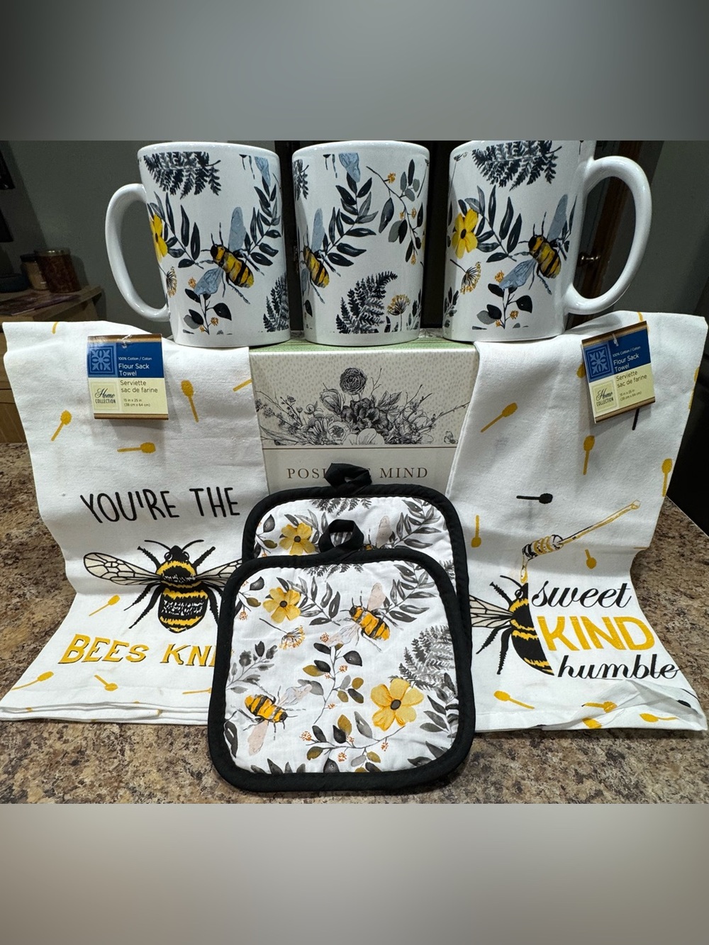 Beautiful Bees Floral Mugs, Kitchen towels, & pot holder Set in Gift Box NEW